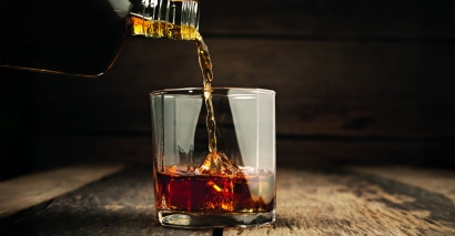 This Distiller Debunks The Widespread Myth of the Neck Pour